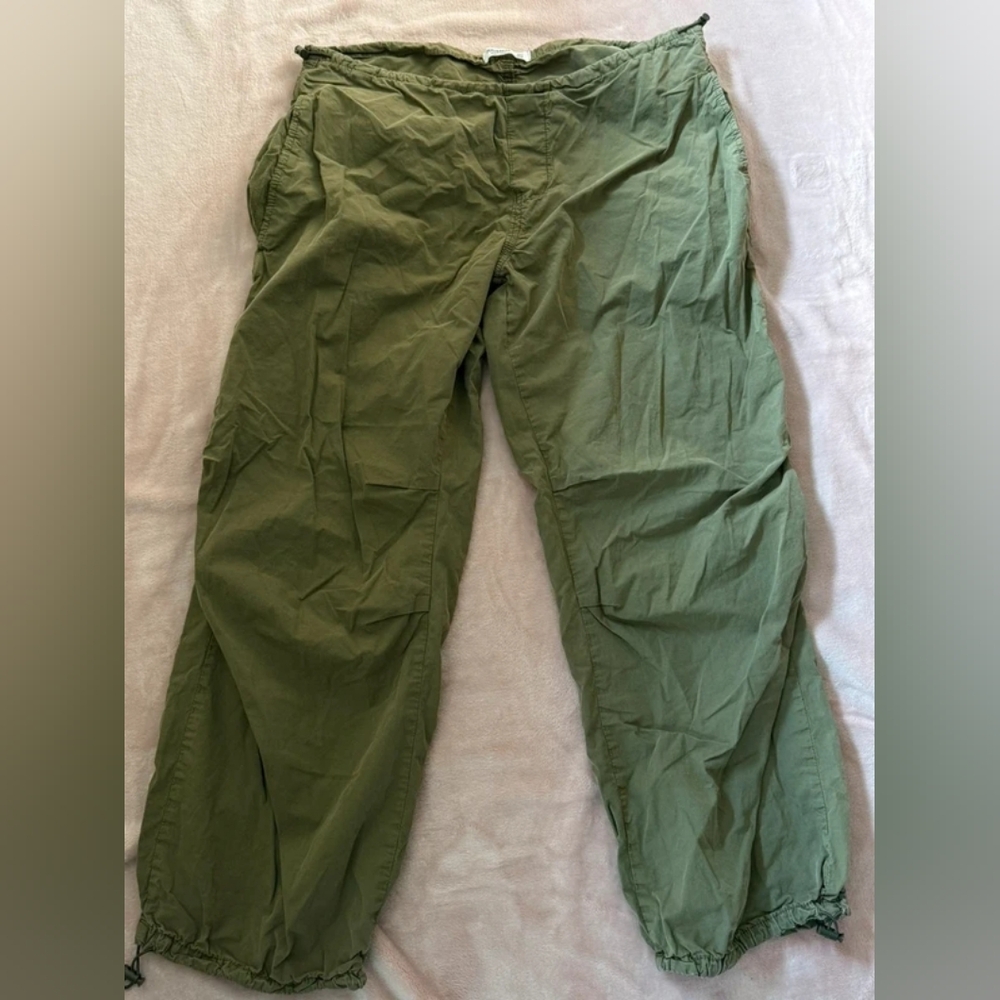 Pull&Bear Men's Cargo Pants in Olive